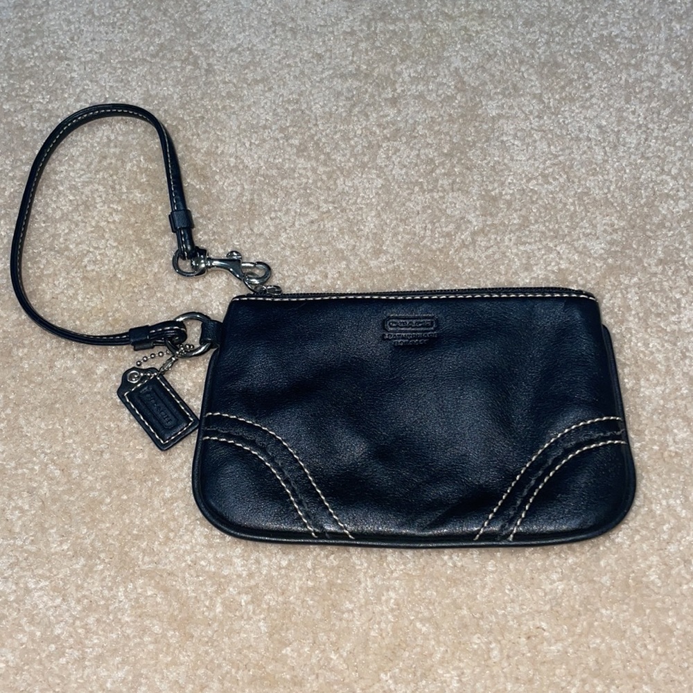 🎉Host Pick!🎉 Coach leather wristlet